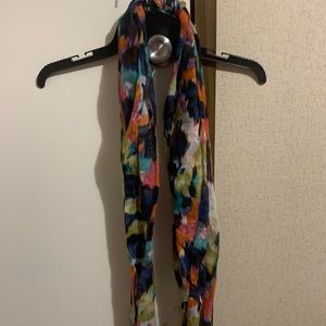 2 scarfs